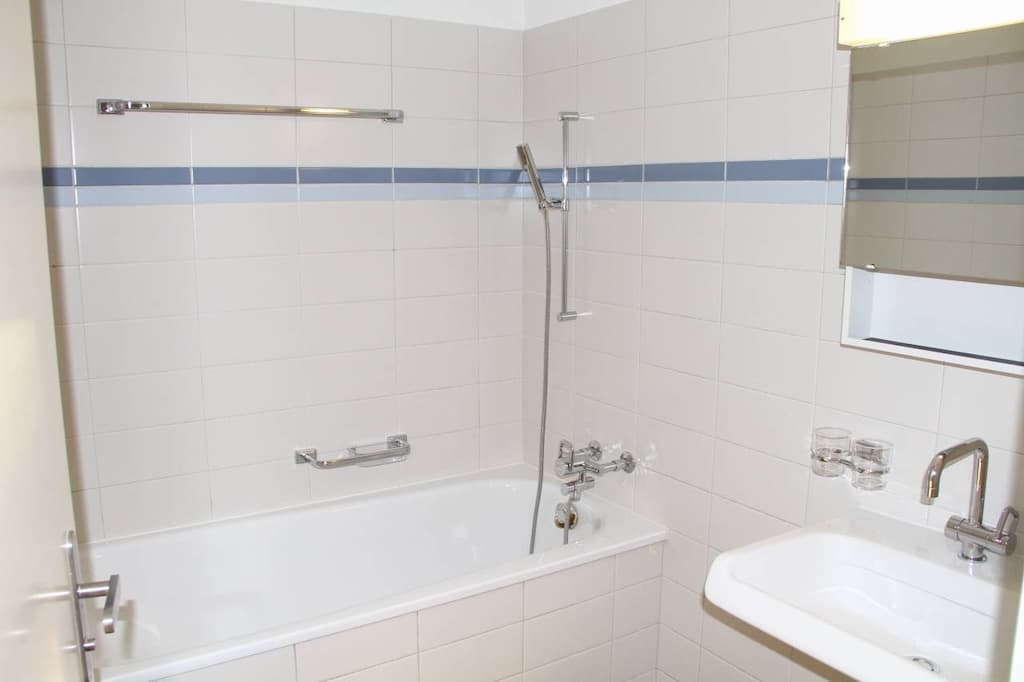 Schoren: Badezimmer mit Badewanne